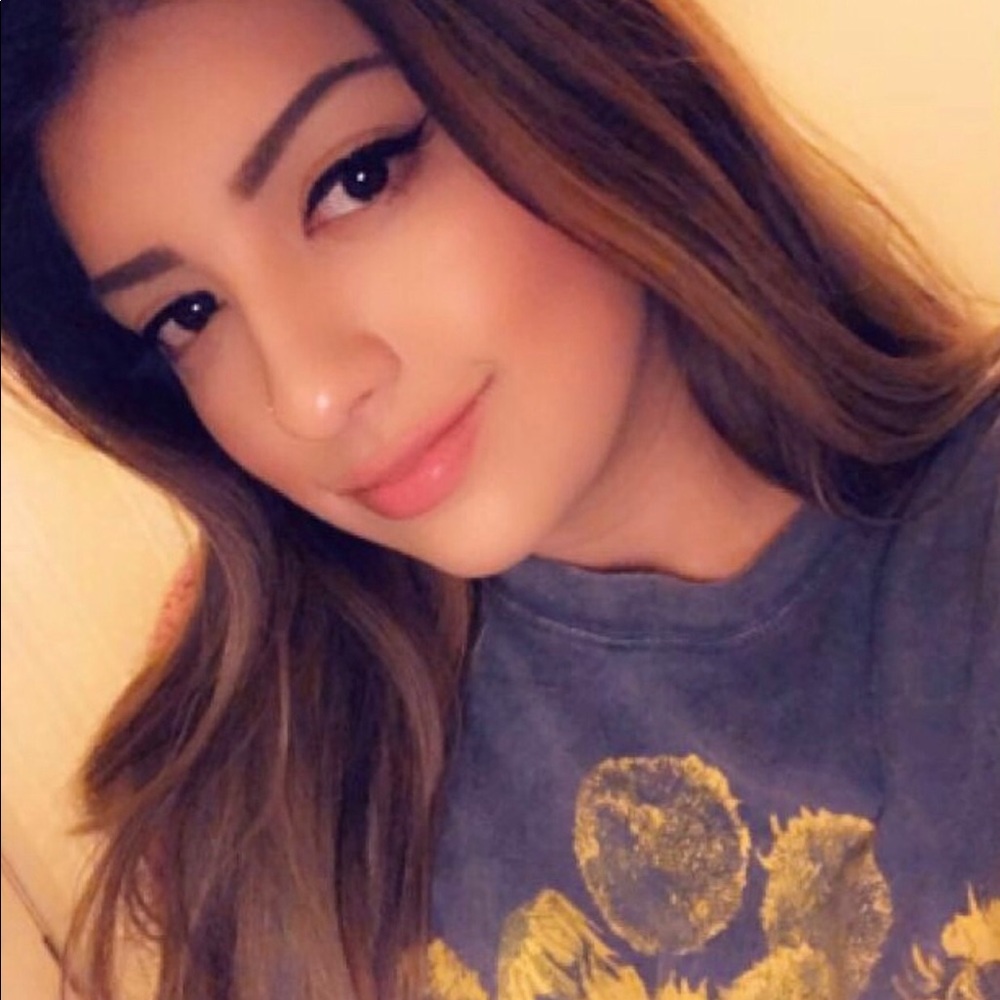 Meet your Posher, Alondra